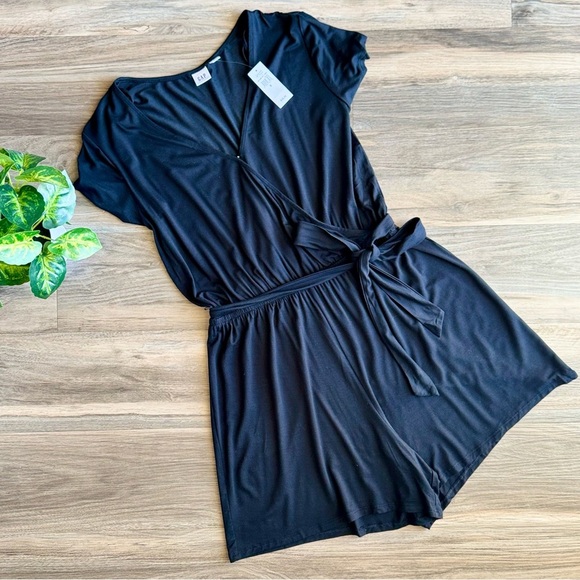 GAP Black Short Sleeve Tie Waist Wrap Romper | V-Neck Knit One Piece Size S - Picture 2 of 13